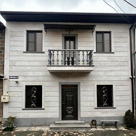 New , Comfortable 3 Bedroom House Yerevan Exterior photo