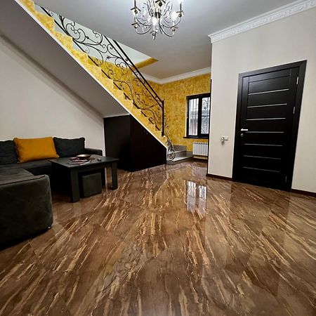 New , Comfortable 3 Bedroom House Yerevan Exterior photo