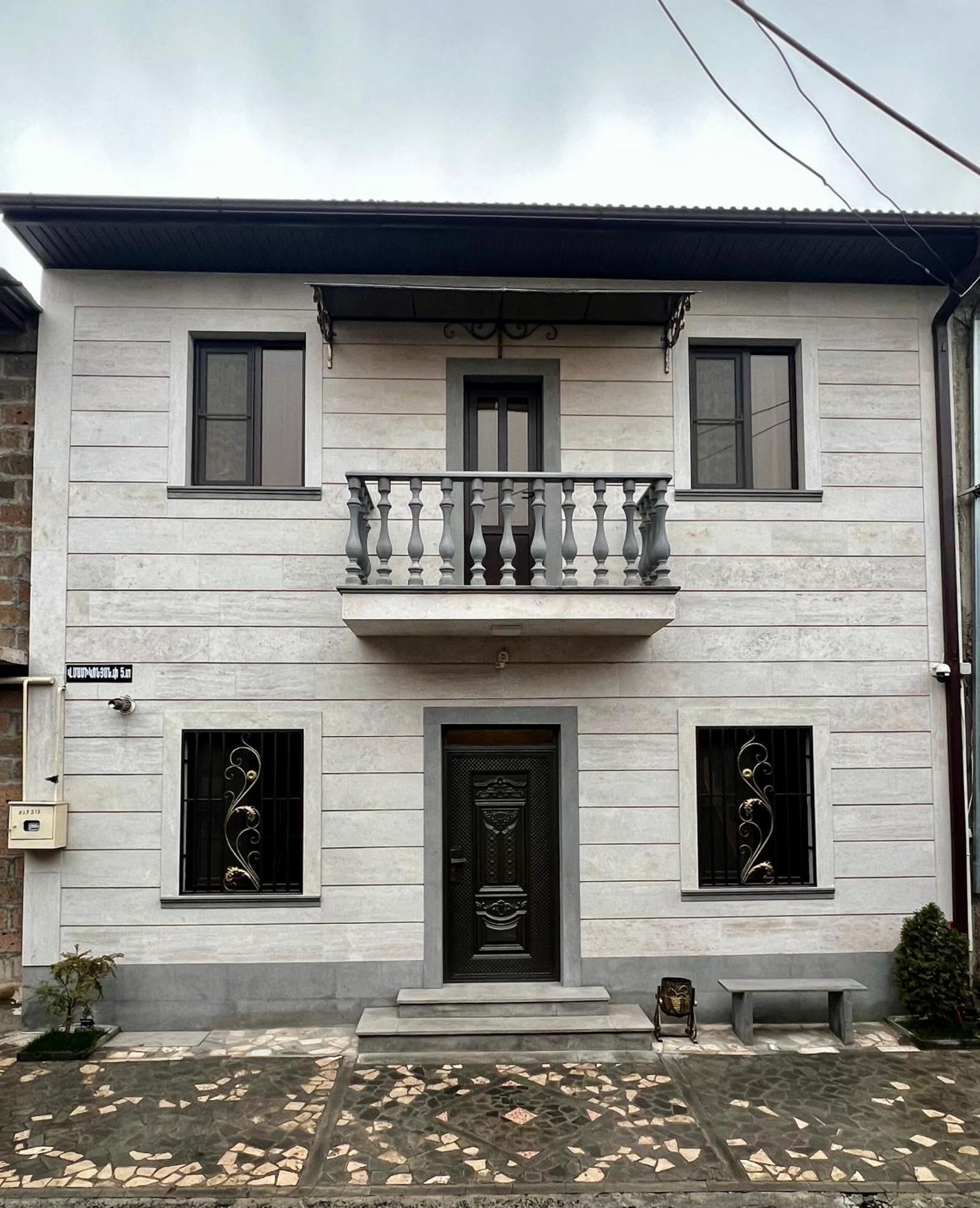 New , Comfortable 3 Bedroom House Yerevan Exterior photo