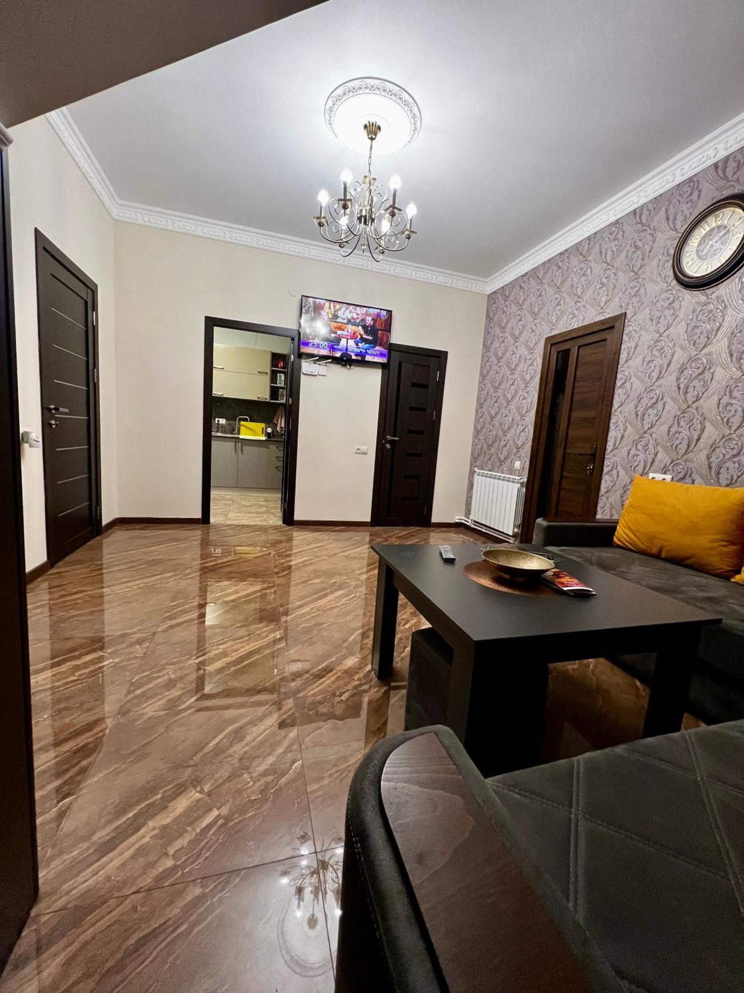 New , Comfortable 3 Bedroom House Yerevan Exterior photo